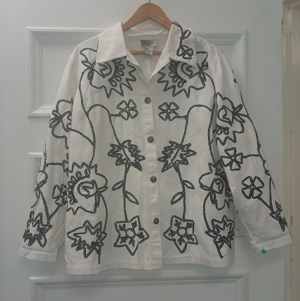 Sybelle woman white with black flower embroidery